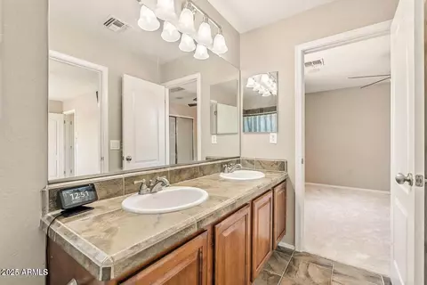 Bath - 7169 S Dodane Ct, Gilbert, AZ 85298 photo 3 of 5