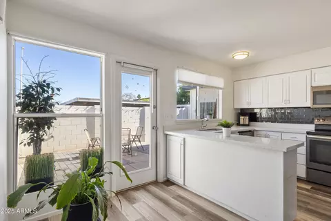 Kitchen - 2338 W Carson Dr, Tempe, AZ 85282 photo 1 of 3