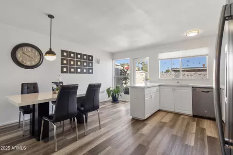 Dining - 2338 W Carson Dr, Tempe, AZ 85282 photo 1 of 3