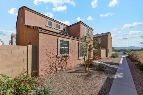 8244 W Albeniz Pl, Phoenix, AZ 85043