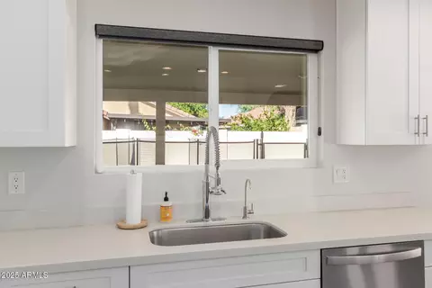 5718 E Flower Cir, Mesa, AZ 85206 photo 10