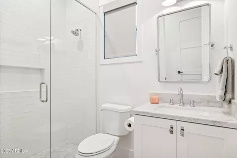 Bath - 3530 E Glenrosa Ave, Phoenix, AZ 85018 photo 4 of 5