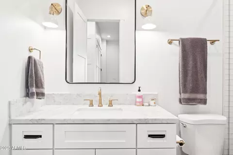 Bath - 3530 E Glenrosa Ave, Phoenix, AZ 85018 photo 3 of 5