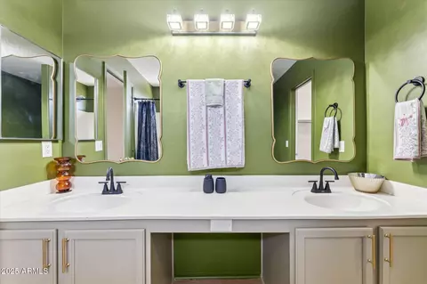 Bath - 2615 E Patrick Ct, Gilbert, AZ 85295 photo 3 of 4