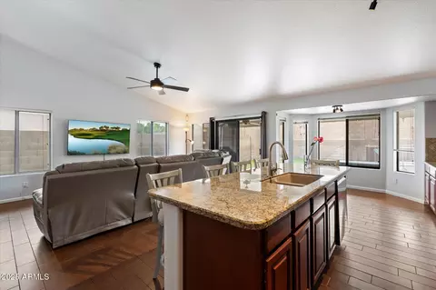 1611 E Runion Dr, Phoenix, AZ 85024 photo 9