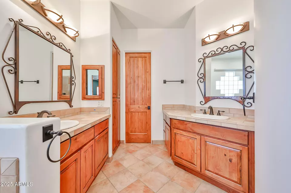 Bath - 18329 W Santa Alberta Ln, Goodyear, AZ 85338 photo 3 of 5