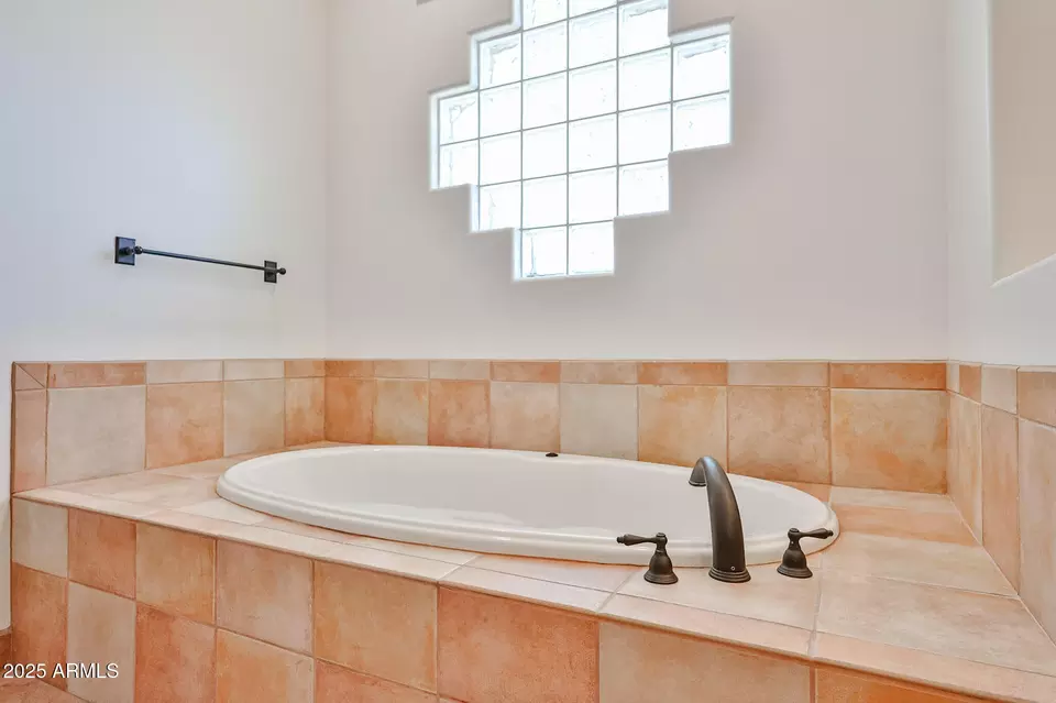 Bath - 18329 W Santa Alberta Ln, Goodyear, AZ 85338 photo 2 of 5