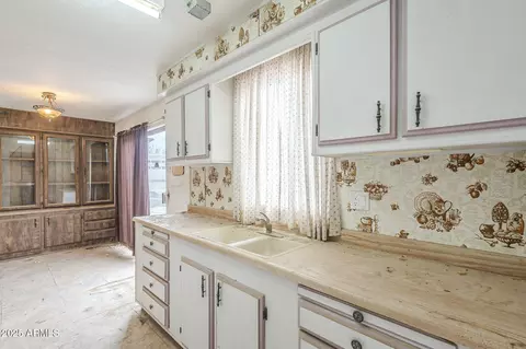 2610 E Tonto Ln, Phoenix, AZ 85050 photo 8