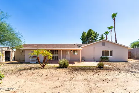 Exterior - 2636 E Brown St, Phoenix, AZ 85028 photo 6 of 8