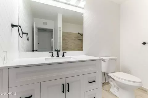 Bath - 2636 E Brown St, Phoenix, AZ 85028 photo 2 of 5
