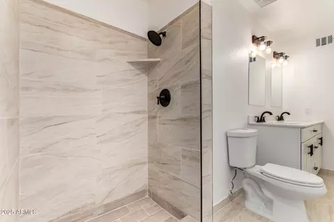 Bath - 2636 E Brown St, Phoenix, AZ 85028 photo 4 of 5