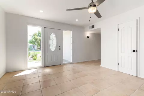 Living - 2636 E Brown St, Phoenix, AZ 85028 photo 1 of 5