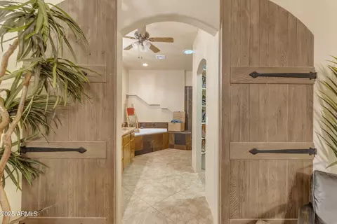 Entry Way - 2443 N Sixshooter Rd, Apache Junction, AZ 85119 photo 4 of 5