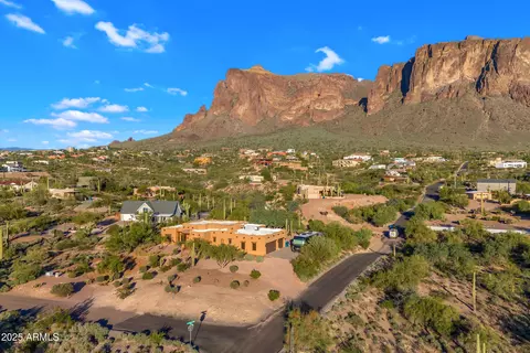 View/Area - 2443 N Sixshooter Rd, Apache Junction, AZ 85119 photo 1 of 12