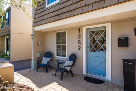 1252 E Medlock Dr, Phoenix, AZ 85014 photo 2