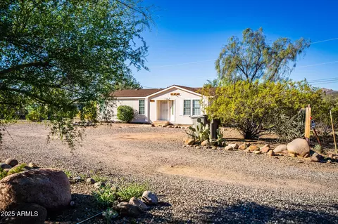 19275 E Saguaro Dr, Black Canyon City, AZ 85324