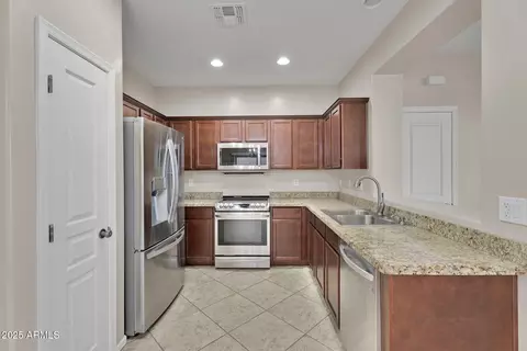 6813 S 7th Ln, Phoenix, AZ 85041 photo 8