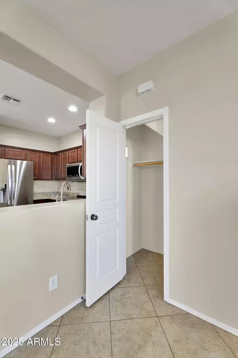6813 S 7th Ln, Phoenix, AZ 85041 photo 15