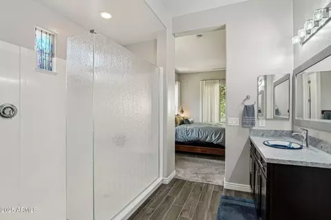 Bath - 4516 E Walter Way, Phoenix, AZ 85050 photo 2 of 4