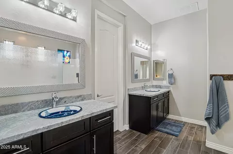 Bath - 4516 E Walter Way, Phoenix, AZ 85050 photo 1 of 4