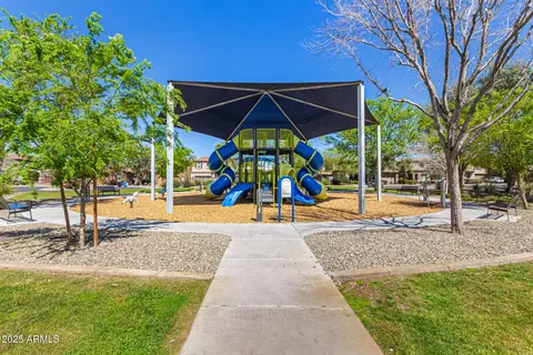 View/Area - 4516 E Walter Way, Phoenix, AZ 85050 photo 3 of 6