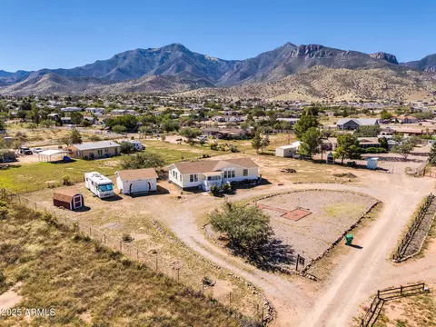 5444 E Pleasant View Ln, Hereford, AZ 85615