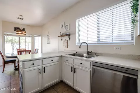 Kitchen - 40802 N Hearst Dr, Anthem, AZ 85086 photo 5 of 6