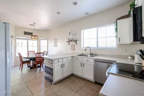 Kitchen - 40802 N Hearst Dr, Anthem, AZ 85086 photo 1 of 6