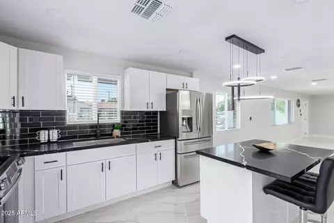 Kitchen - 4510 N 29th Ave, Phoenix, AZ 85017 photo 5 of 5