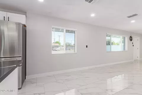 Living - 4510 N 29th Ave, Phoenix, AZ 85017 photo 4 of 4