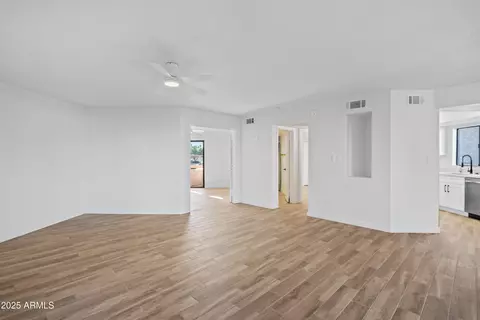 9151 W Greenway Rd #106, Peoria, AZ 85381
