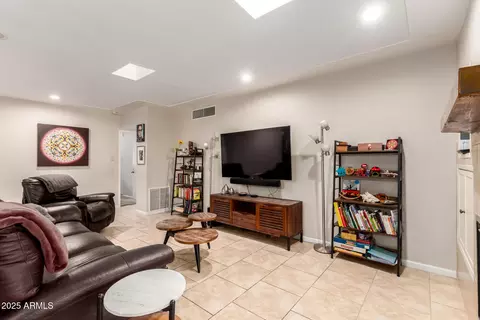 Living - 5129 N 18th Pl, Phoenix, AZ 85016 photo 3 of 4