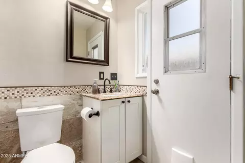 Bath - 5129 N 18th Pl, Phoenix, AZ 85016 photo 1 of 3