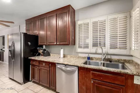 Kitchen - 5129 N 18th Pl, Phoenix, AZ 85016 photo 2 of 3