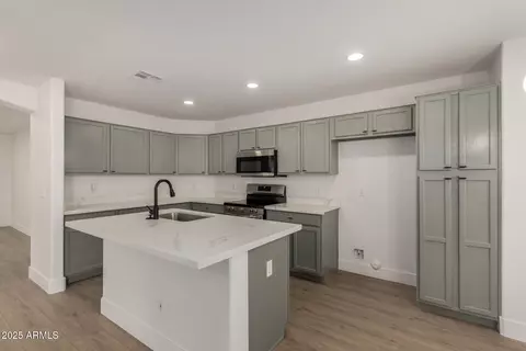 Kitchen - 982 E Mohave Ln, Apache Junction, AZ 85119 photo 2 of 3