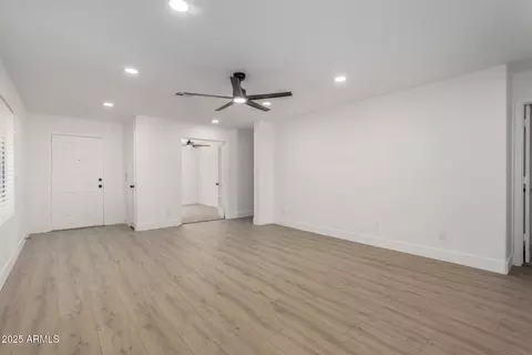 Living - 982 E Mohave Ln, Apache Junction, AZ 85119 photo 1 of 4