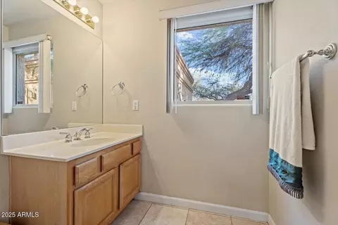 Bath - 6002 N 5th Pl, Phoenix, AZ 85012 photo 1 of 4