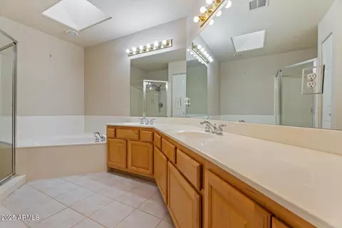 Bath - 6002 N 5th Pl, Phoenix, AZ 85012 photo 3 of 4