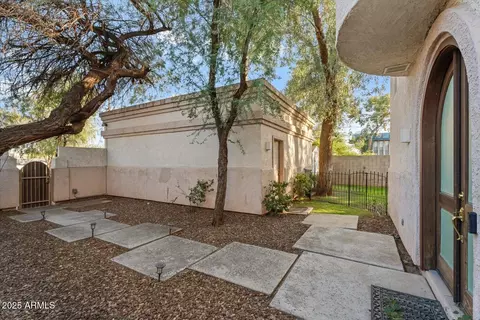 Exterior - 6002 N 5th Pl, Phoenix, AZ 85012 photo 2 of 6
