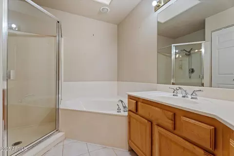 Bath - 6002 N 5th Pl, Phoenix, AZ 85012 photo 2 of 4