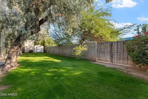 Exterior - 6002 N 5th Pl, Phoenix, AZ 85012 photo 4 of 6