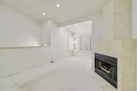 Living - 1840 E Morten Ave #229, Phoenix, AZ 85020 photo 2 of 4