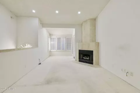 Living - 1840 E Morten Ave #229, Phoenix, AZ 85020 photo 1 of 4