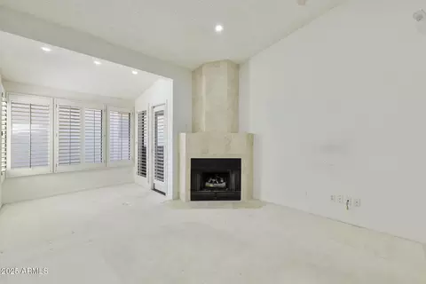 Living - 1840 E Morten Ave #229, Phoenix, AZ 85020 photo 3 of 4
