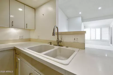 Kitchen - 1840 E Morten Ave #229, Phoenix, AZ 85020 photo 4 of 4