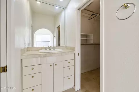 Bath - 1840 E Morten Ave #229, Phoenix, AZ 85020 photo 2 of 5