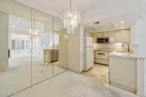 Dining - 1840 E Morten Ave #229, Phoenix, AZ 85020 photo 1 of 1