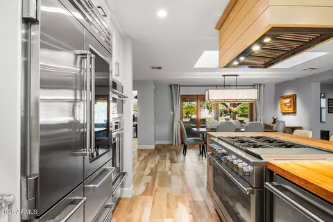Kitchen - 4037 E Minnezona Ave, Phoenix, AZ 85018 photo 5 of 12