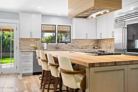 Kitchen - 4037 E Minnezona Ave, Phoenix, AZ 85018 photo 9 of 12