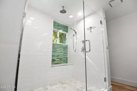 Bath - 4037 E Minnezona Ave, Phoenix, AZ 85018 photo 3 of 4